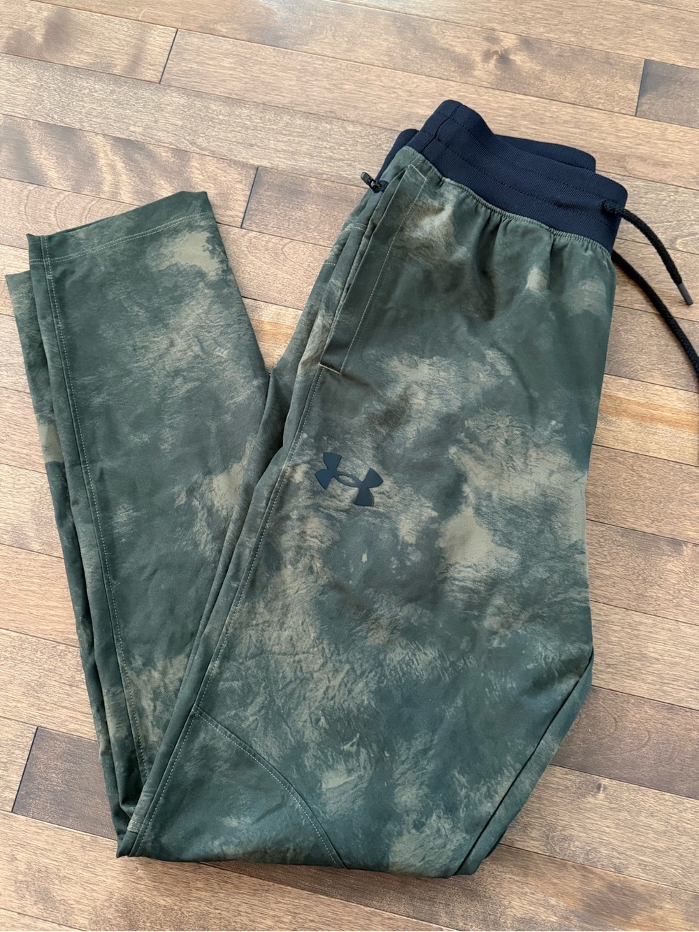 Under Armour Green Camo Athletic Pants – Adult Small (S/P)